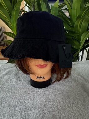 David and Young Unisex Black Frayed-Edge Bucket Hat | One Size | NWT